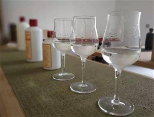 茅台酒为什么这么贵?介绍茅台酒的生产过程和品牌价值
