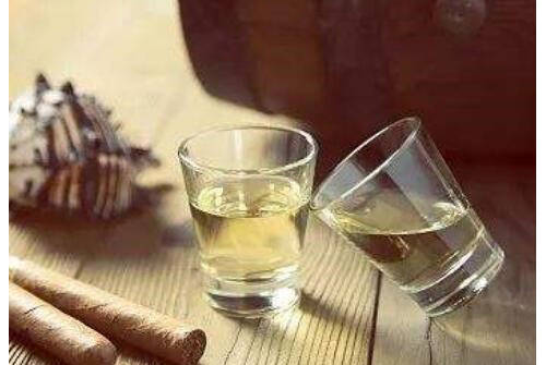 茅台生肖鸡酒多少钱一瓶_茅台生肖酒鸡年瓶子多少钱