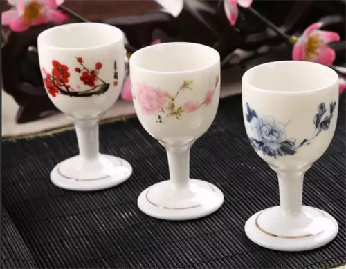 蒙珍冬虫夏草酒价格表（了解蒙珍冬虫夏草酒的价格和品牌）