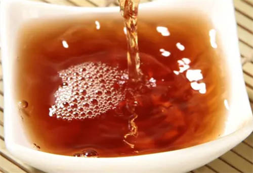 黄酒煮鸡功效与作用（介绍黄酒煮鸡的营养价值和药膳功效）