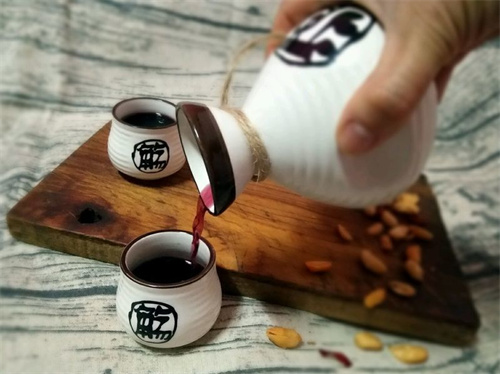 高血压患者可以喝黄酒吗?专家解答及注意事项