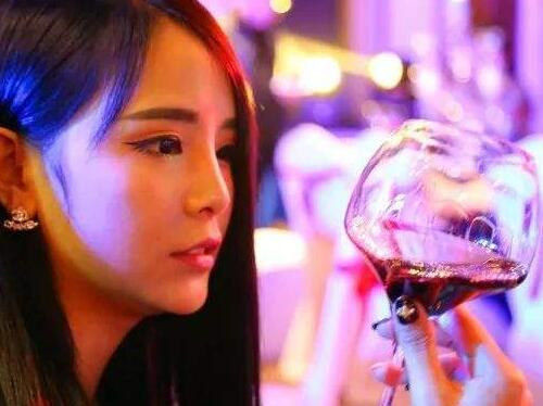 感冒期间可以喝红酒吗？专家给出科学解答