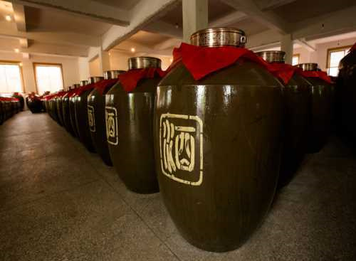 梁山忠义堂酒价格52度_梁山忠义堂酒42度多少钱
