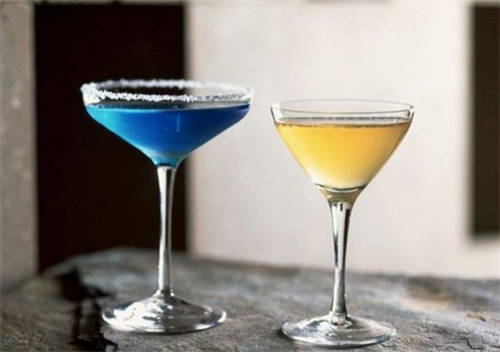 烈焰之吻鸡尾酒(教你做一杯酣畅淋漓的烈焰之吻鸡尾酒)