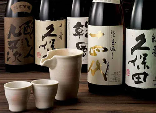 黑蚂蚁泡酒的配方以及功效(黑蚂蚁泡酒配方及功效作用)